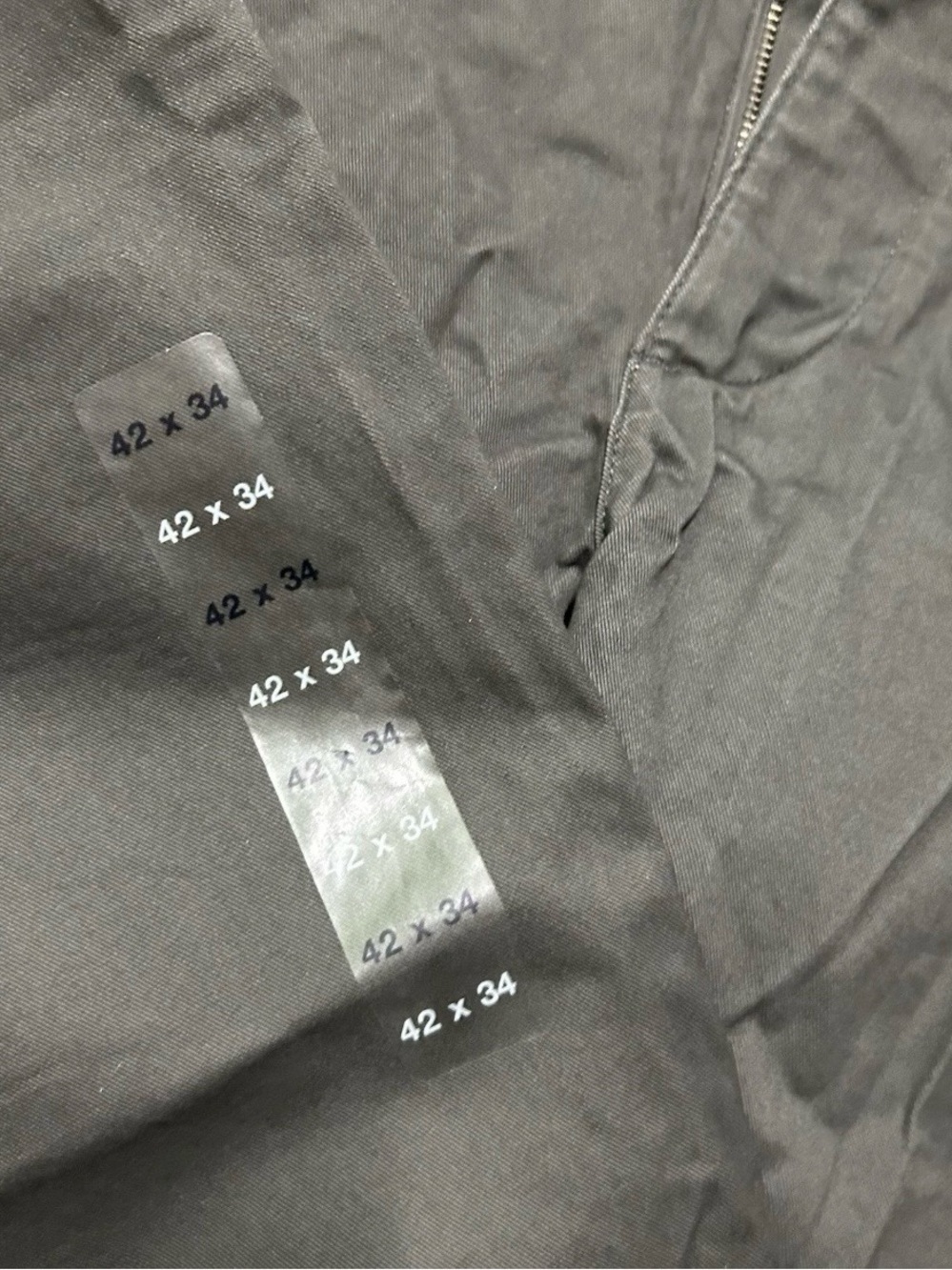Men’s Gap Grey Essential Khaki Straight Pants Size 42x34 - Picture 3 of 4